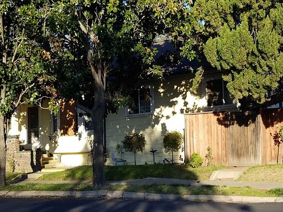 3rd image of 1240 N Lincoln St