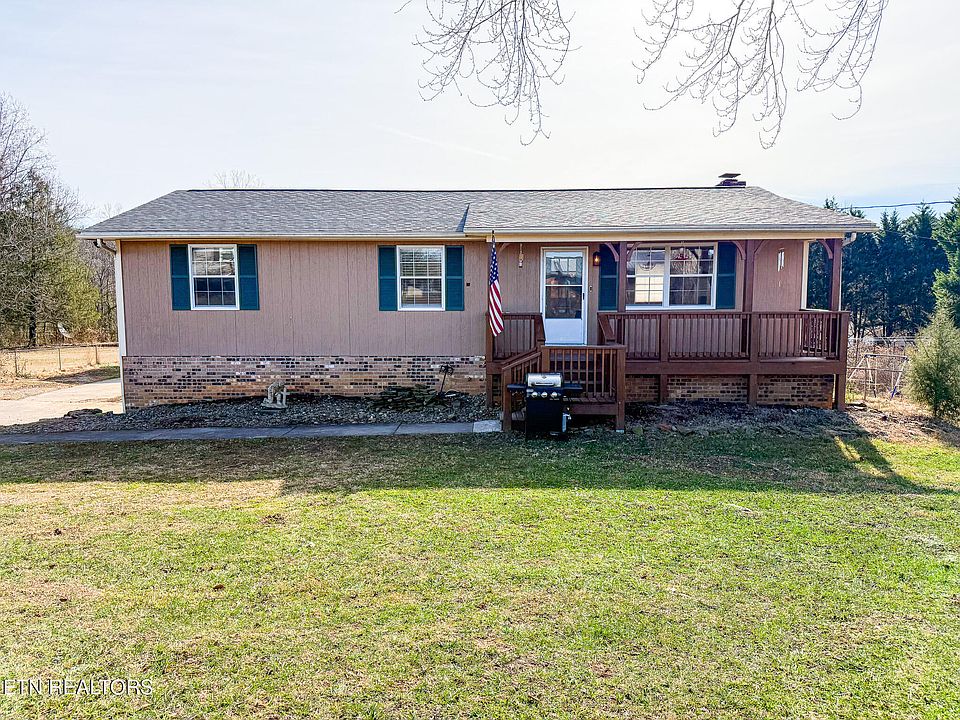 1st image of 2109 Colonial Cir