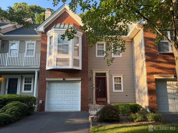 10 Burr Ct, Plainsboro, NJ 08536