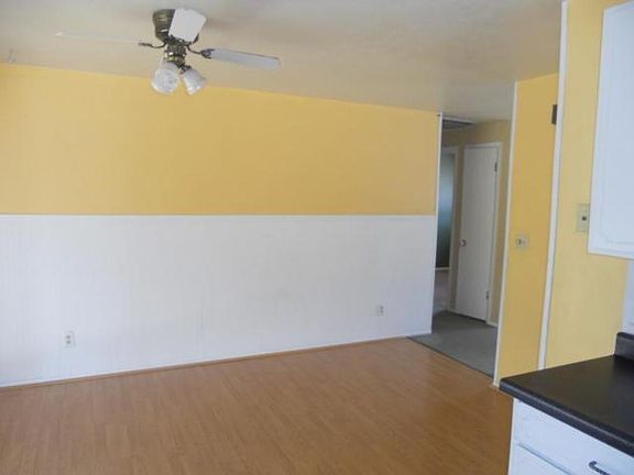 3rd image of 868 Douglas Dr
