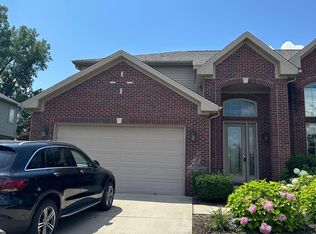 949 Grand Vis, Troy, MI 48085