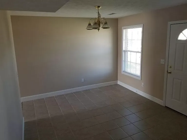 630 Hampton Way — Photo 6