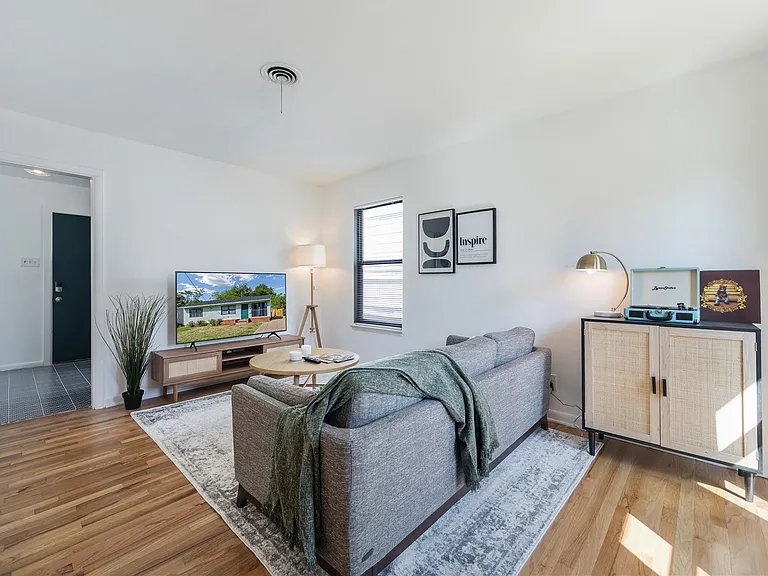 1007 Epenard St — Photo 2