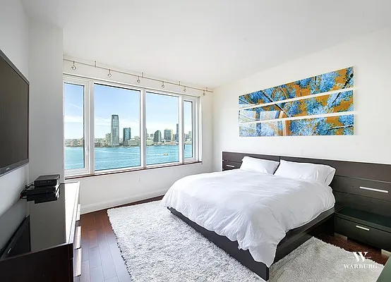 Sold by Warburg | media 43