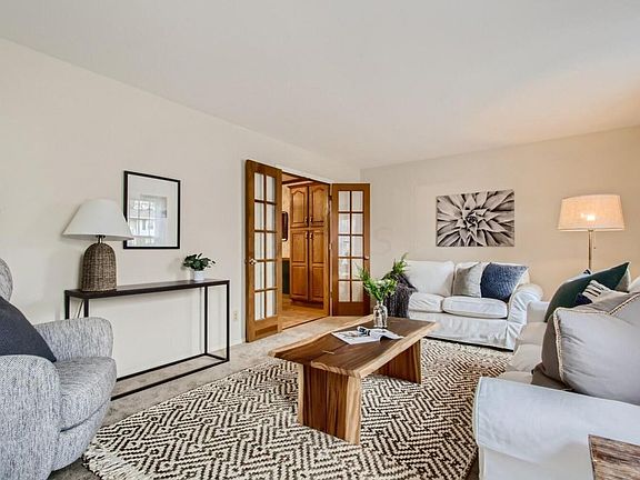 5th image of 267 Fairdale Ave