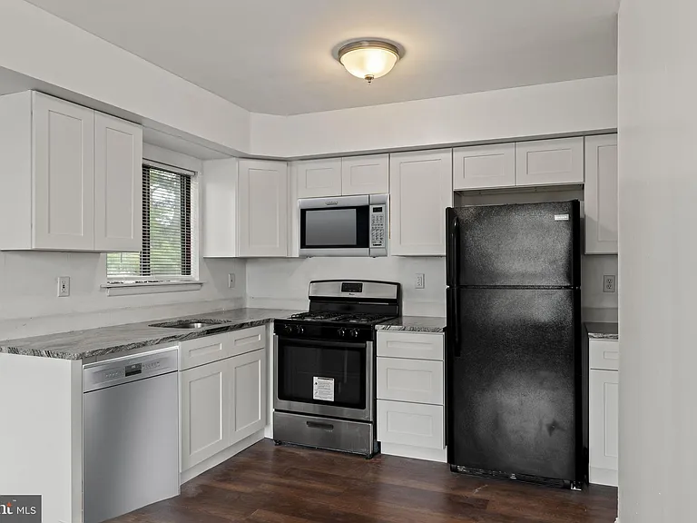 8 Fanelli Ln #A — Photo 5