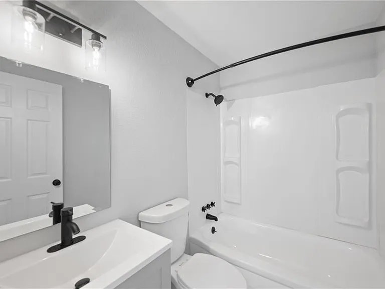 2810 Roanoke Ave — Photo 8
