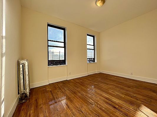 5th image of 608 W 139th St #5E