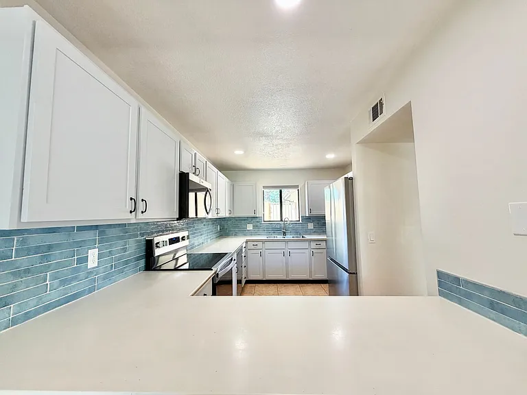 112 Willow Lake Dr — Photo 6