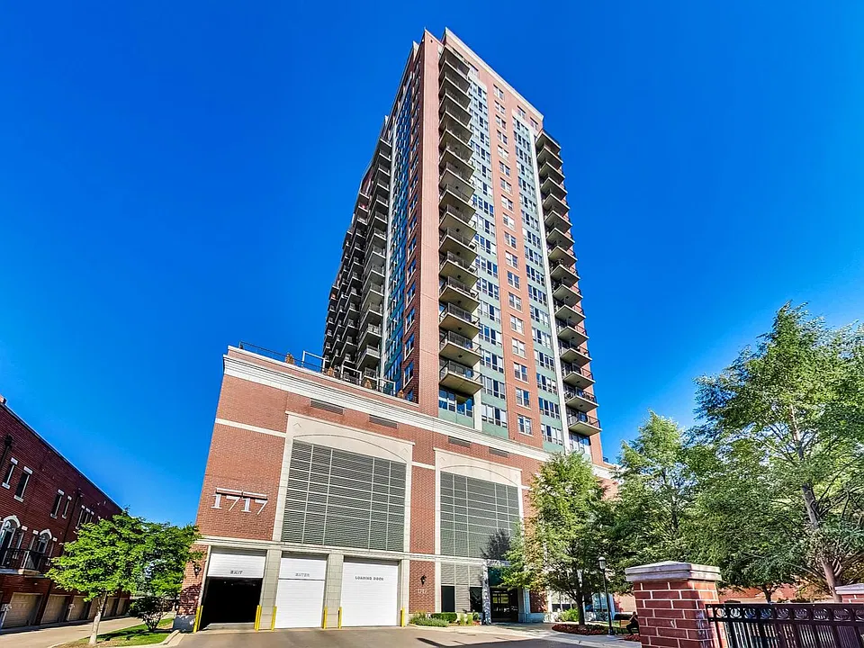 1717 S Prairie Ave #2304