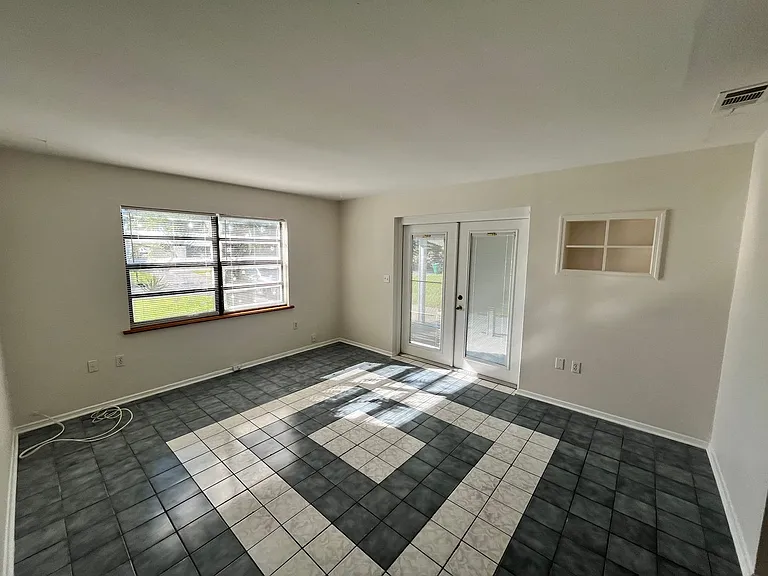 2244 Shelby Dr — Photo 11