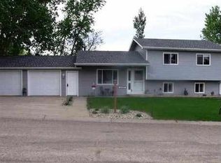 900 25 1/2 Ave NW, Minot, ND 58703