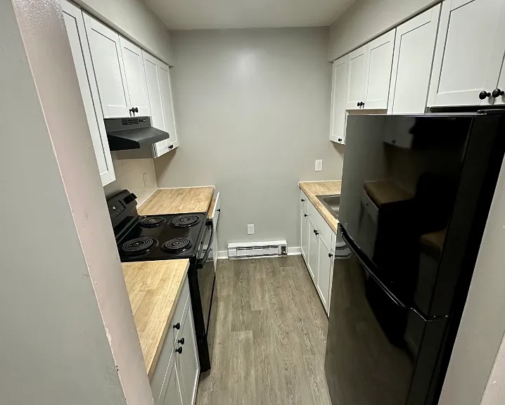 2040 W Market St #2040 — Photo 1