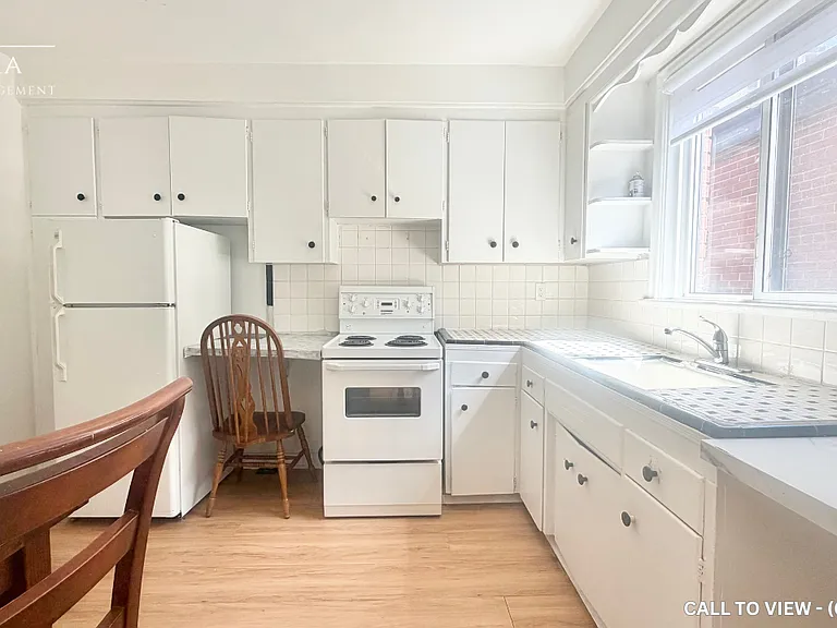5124 Dundas St W #2 — Photo 2