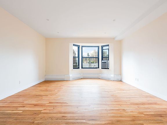 3rd image of 104 W 70th St APT 6G