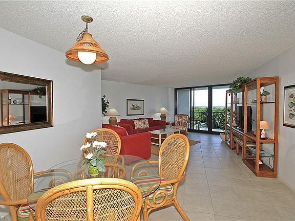 4th image of 440 Seaview Ct APT 401