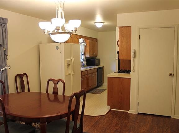 5th image of 725 Rose Dr