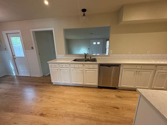 4th image of 315 Shropshire Dr
