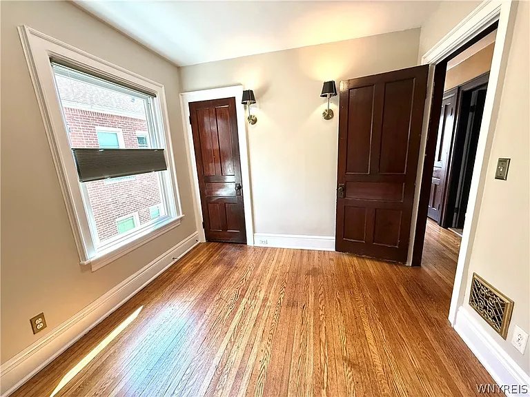 118 Ashland Ave — Photo 21