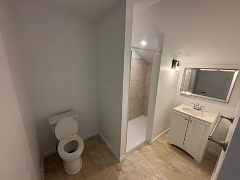 235 E Market St #2-6 — Photo 9