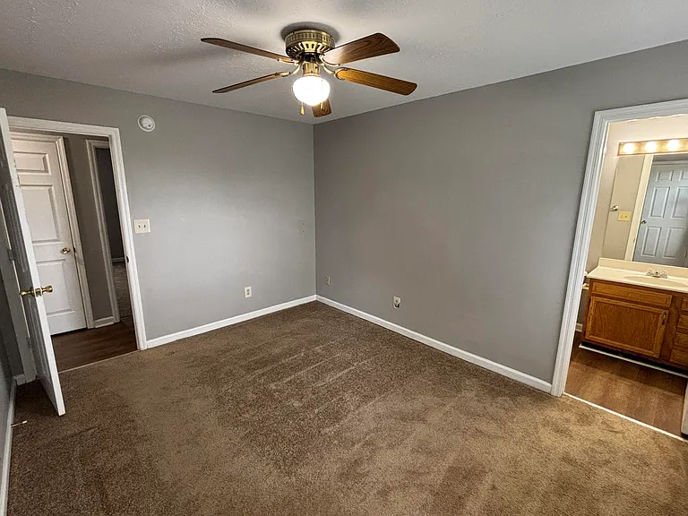 210 Maple Leaf Ln — Photo 6