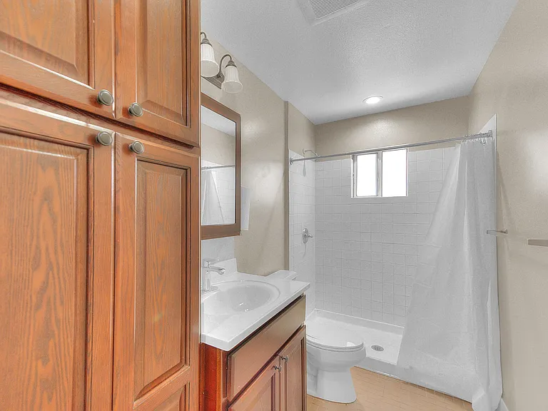 24600 Cypress St #24600A — Photo 11