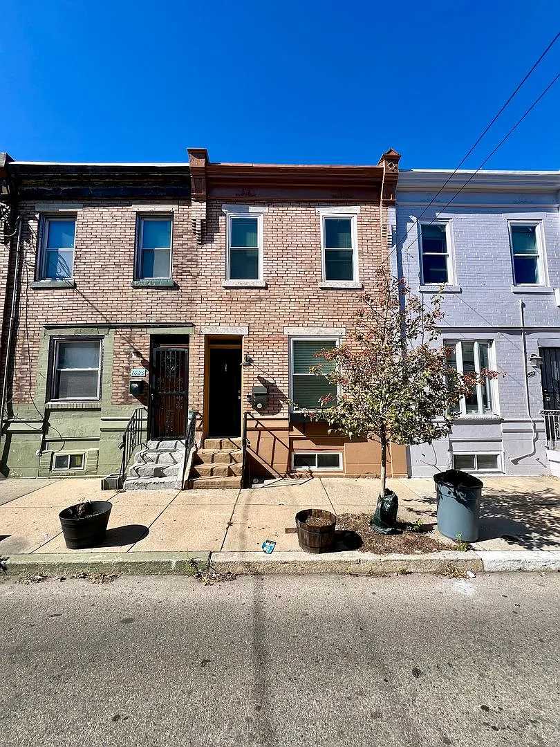 Stunning 3-Bedroom Townhome with Finished Basement in Point Breeze! Available mid-October! — Photo 2