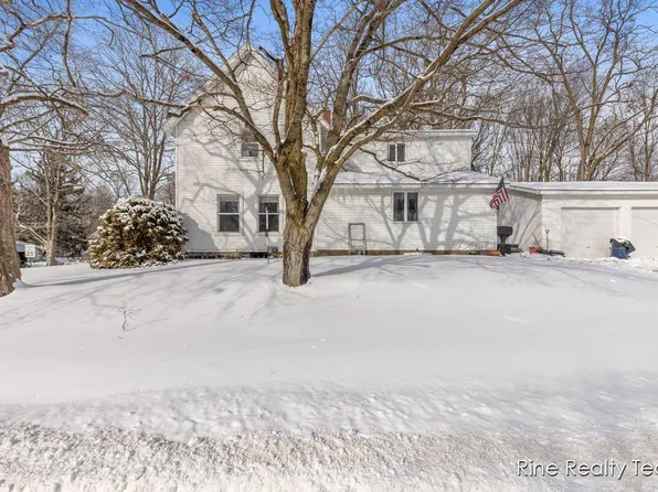 321 E Fenton St, Union City, MI 49094