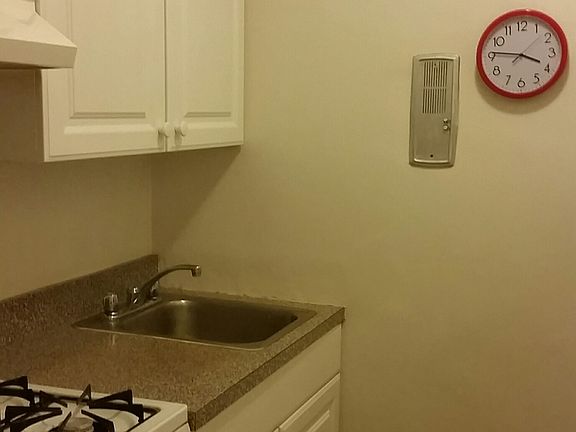 4th image of 430 W 34th St APT 10L