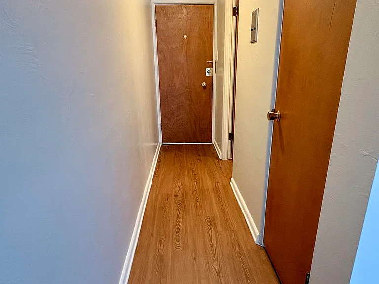 Karen Jean Apartments — Photo 13