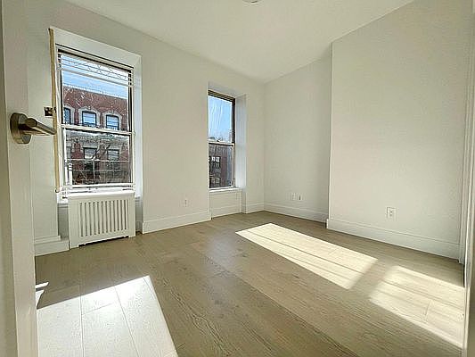 5th image of 253 E 10th St APT 19