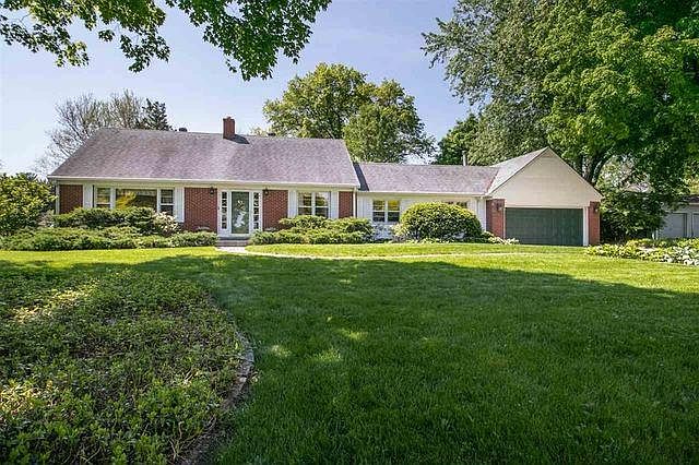 1st image of 2109 Edgebrook Dr