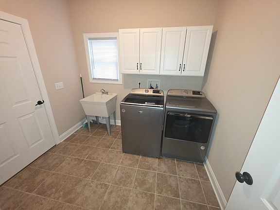 3rd image of 248 Woodbrook Rd
