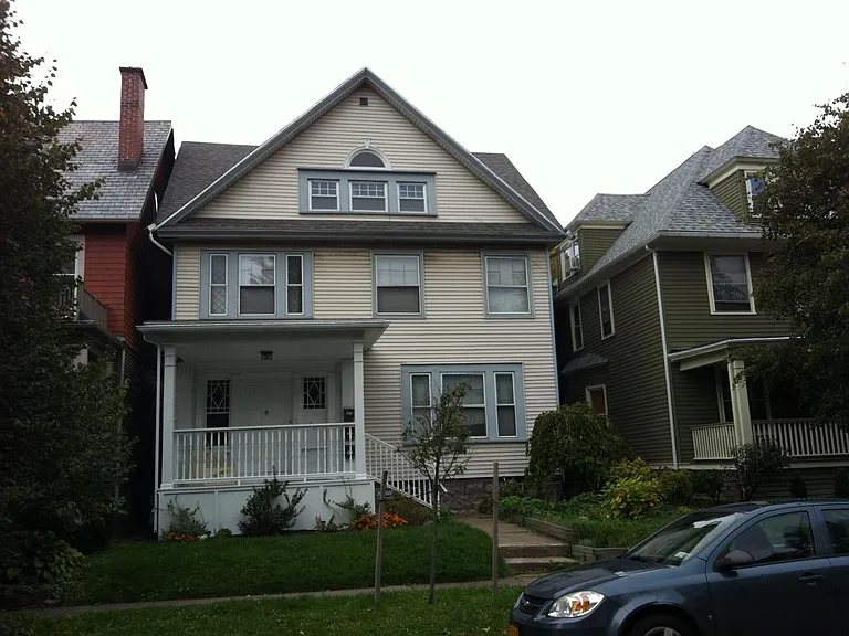 361 W Utica St — Photo 13