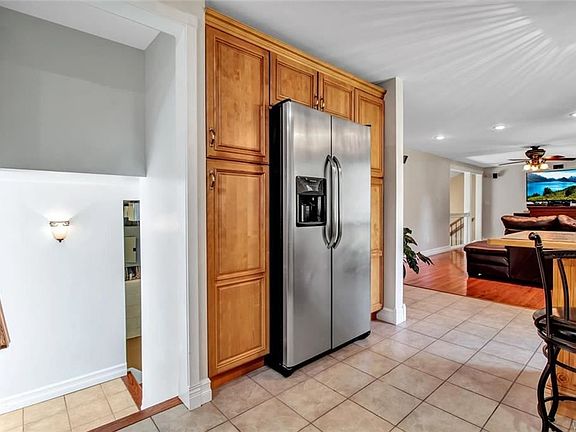 5th image of 107 Cadman Dr
