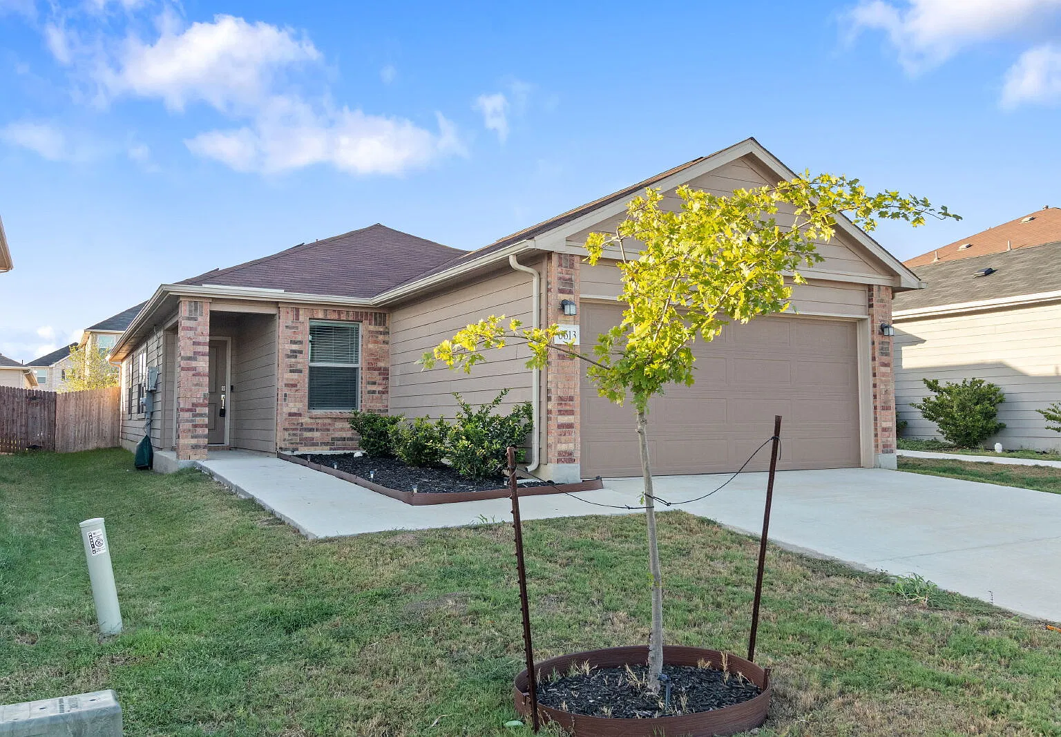 3 bed, 2.0 bath, 1416 sqft, $1,630 — Photo 2