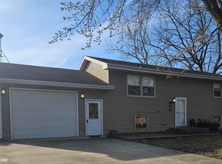 901 Harding Ct, Webster City, IA 50595