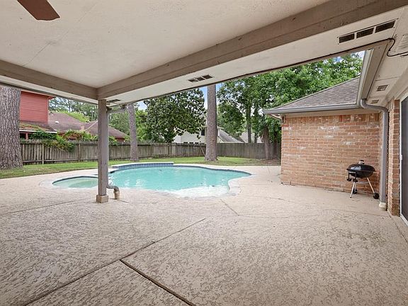 5th image of 8019 Pine Green Ln