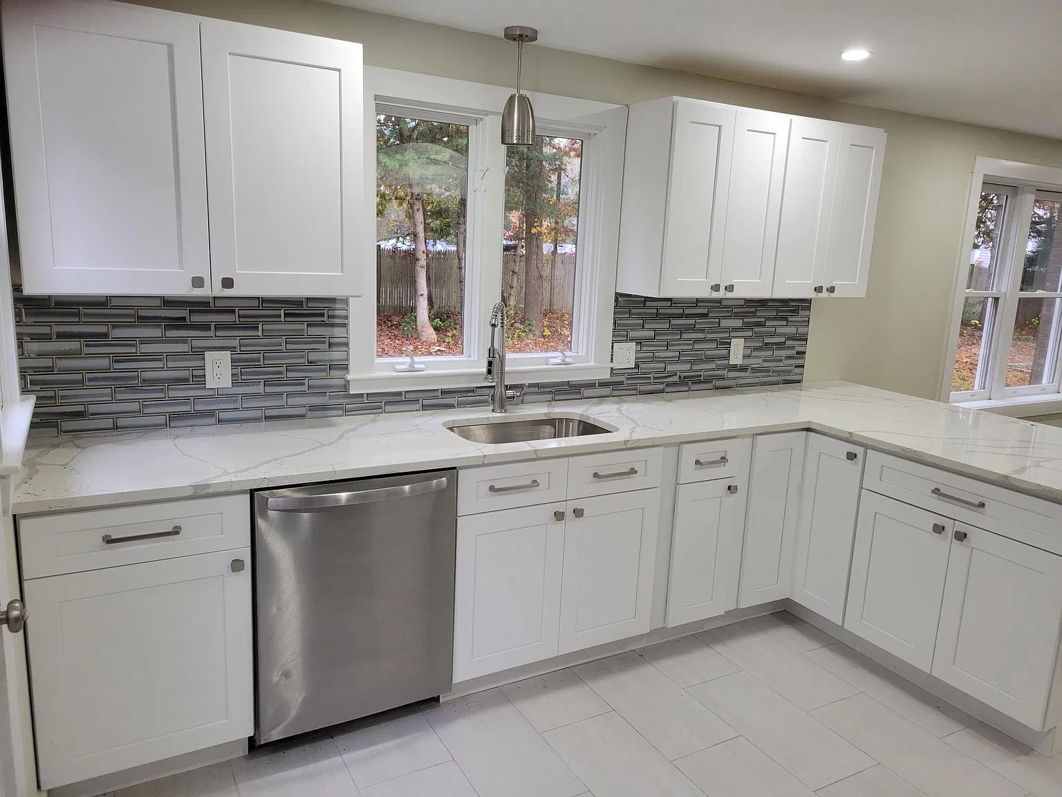 3 bed, 2.5 bath, 1366 sqft, $3,600 — Photo 3