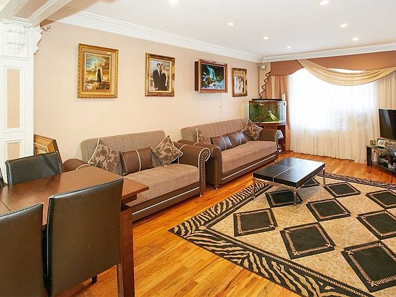 4th image of 10212 65th Ave #B32