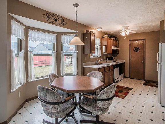 5th image of 8526 Honor Ct