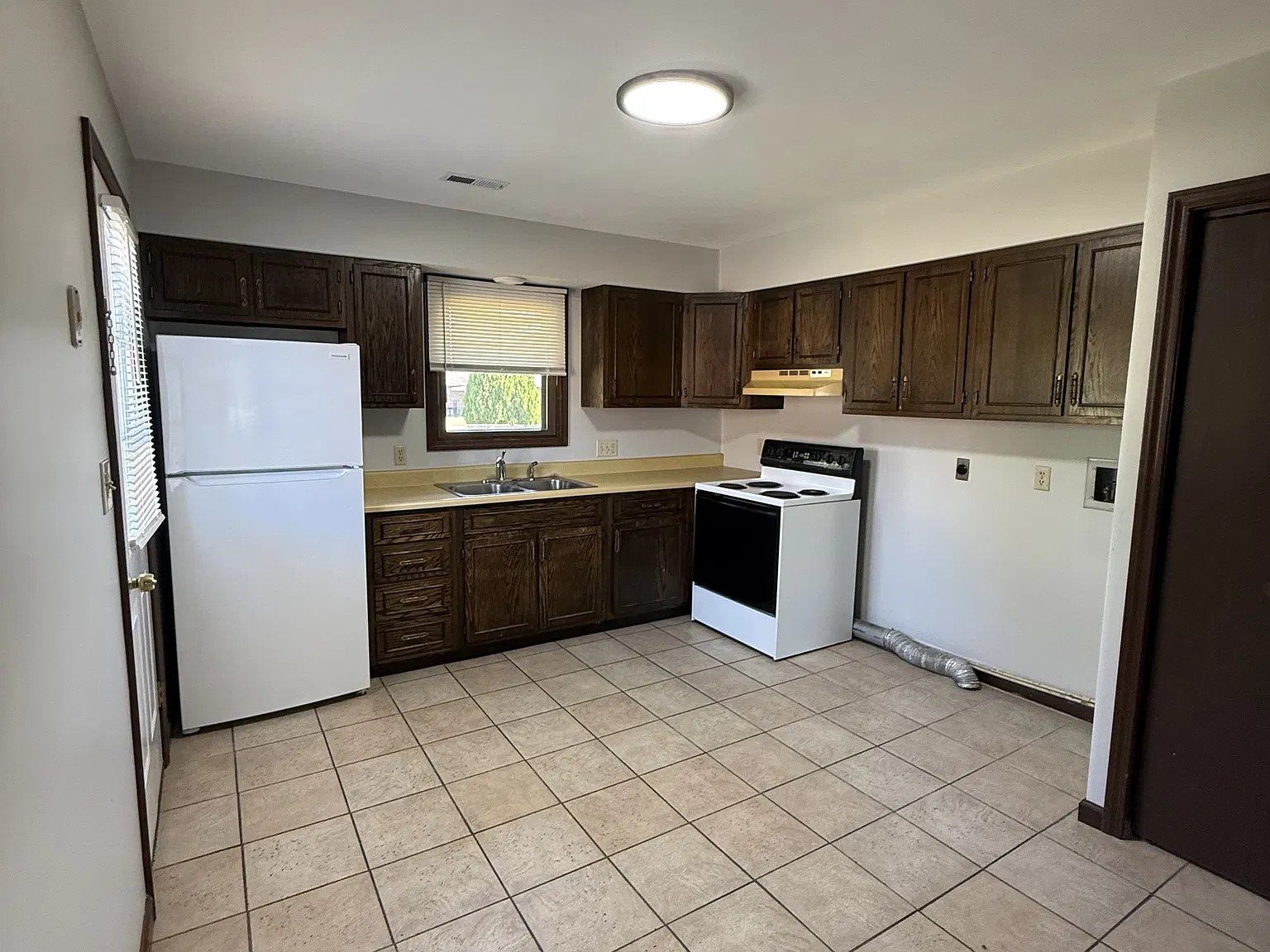 535 Sycamore Manor - 1 — Photo 4