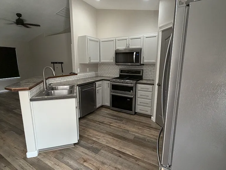 16566 N Liverpool Ln — Photo 4