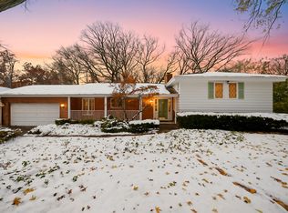 524 Forest Hill Rd, Lake Forest, IL 60045