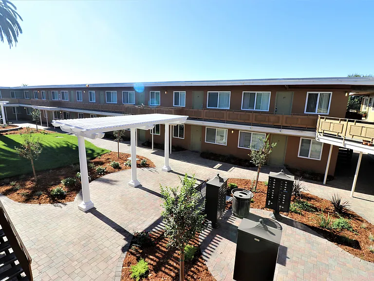Coral Gardens Apartments — Photo 22