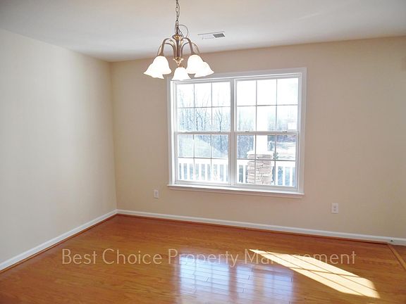 5th image of 19 Kentworth Ct