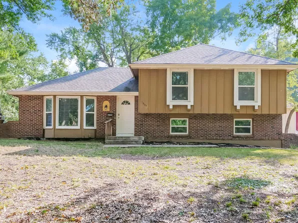 7808 E 120th St, Grandview, MO 64030