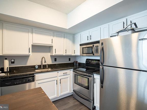 4th image of 1001 N Randolph St APT 417