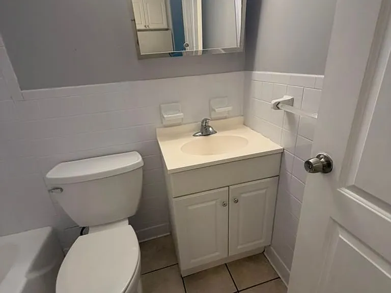 Doral Apartments — Photo 24