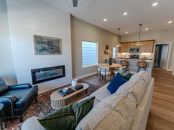 2nd image of 325 E Park Pl